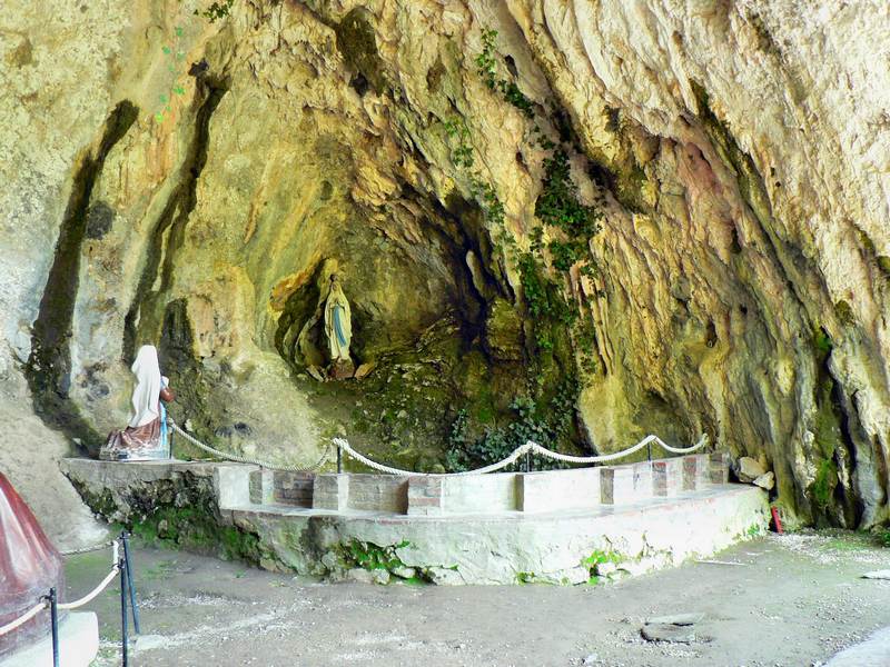 la grotte de l'ermitage